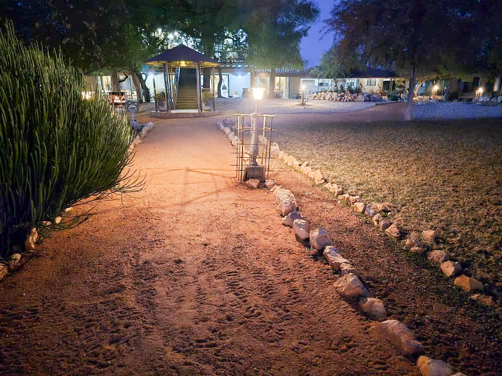 Callies Game Lodge Pool & Deck